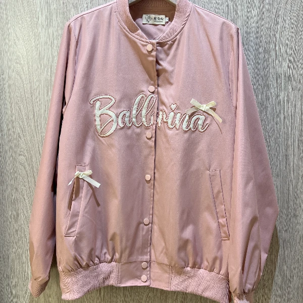 胖向向春装新款24669时尚洋气款身字母蝴蝶结棒球衫外套