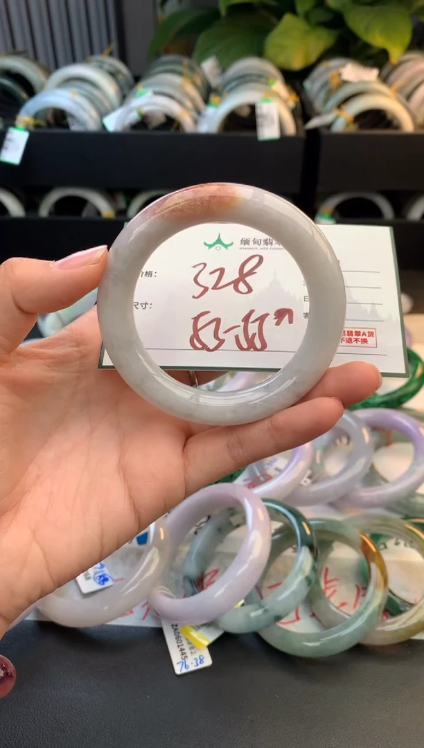 未镶嵌定制翡翠毛货需精细抛光+多人