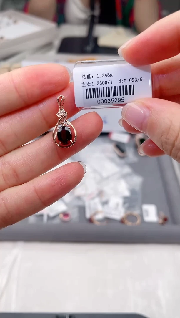 18K金镶嵌颈饰碧玺高货