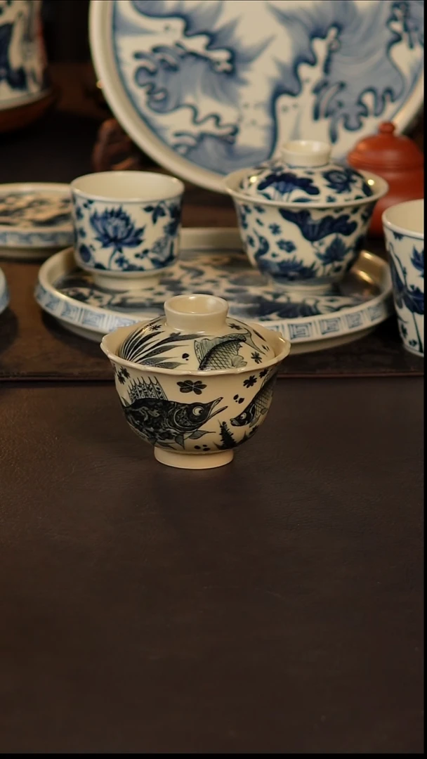 跑***须觅瓷山房鱼藻盖碗尾款