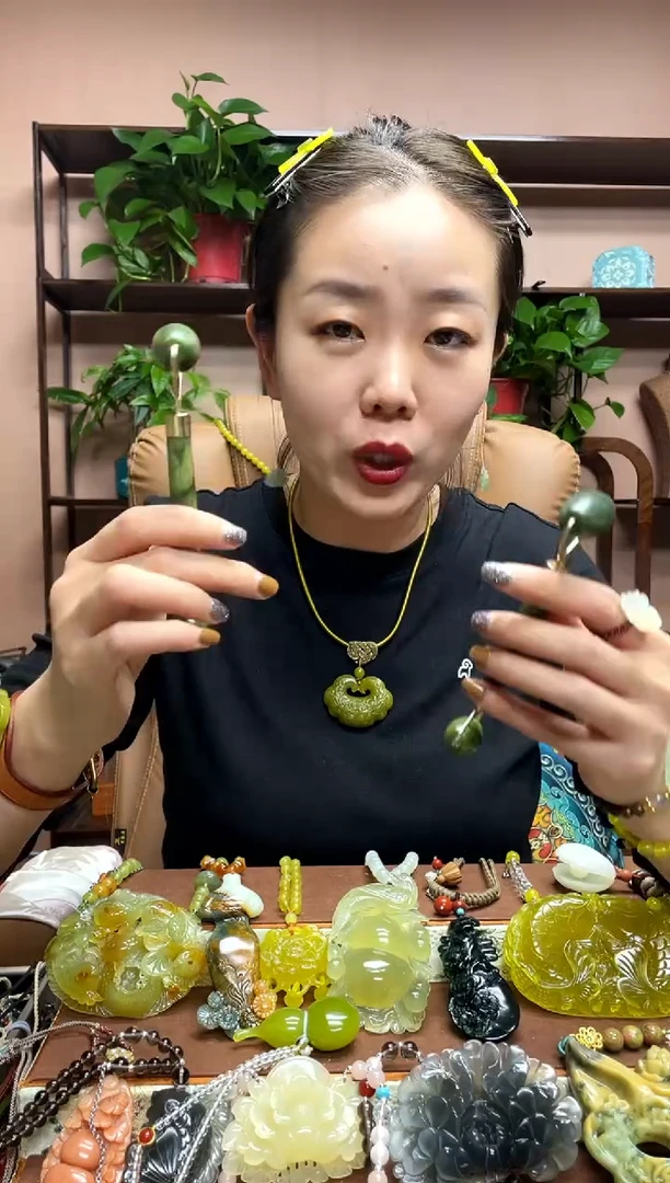 未镶嵌岫玉吊坠多样性发货发其中之一
