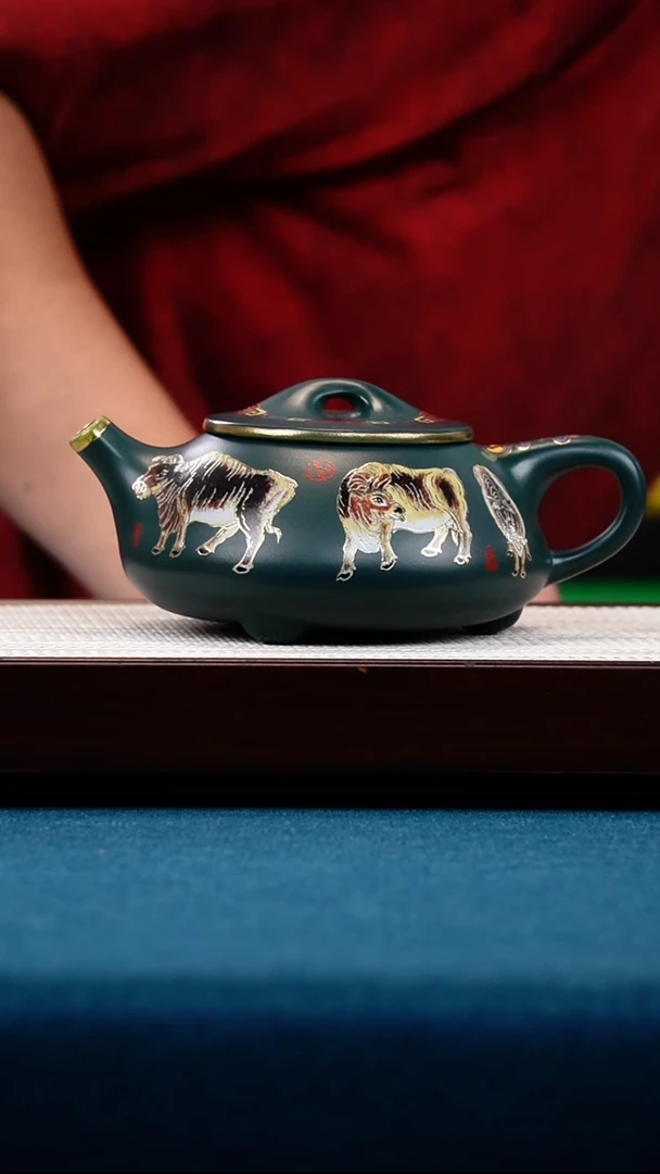 壶型 满瓢泥料 苏门答腊青刻绘珐琅彩五牛图