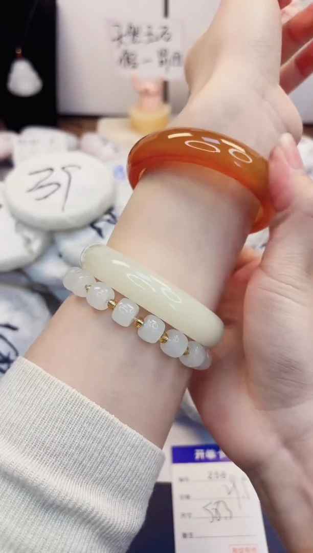 【闪购商品】石英质玉手镯未镶嵌256-玛瑙-圈口58