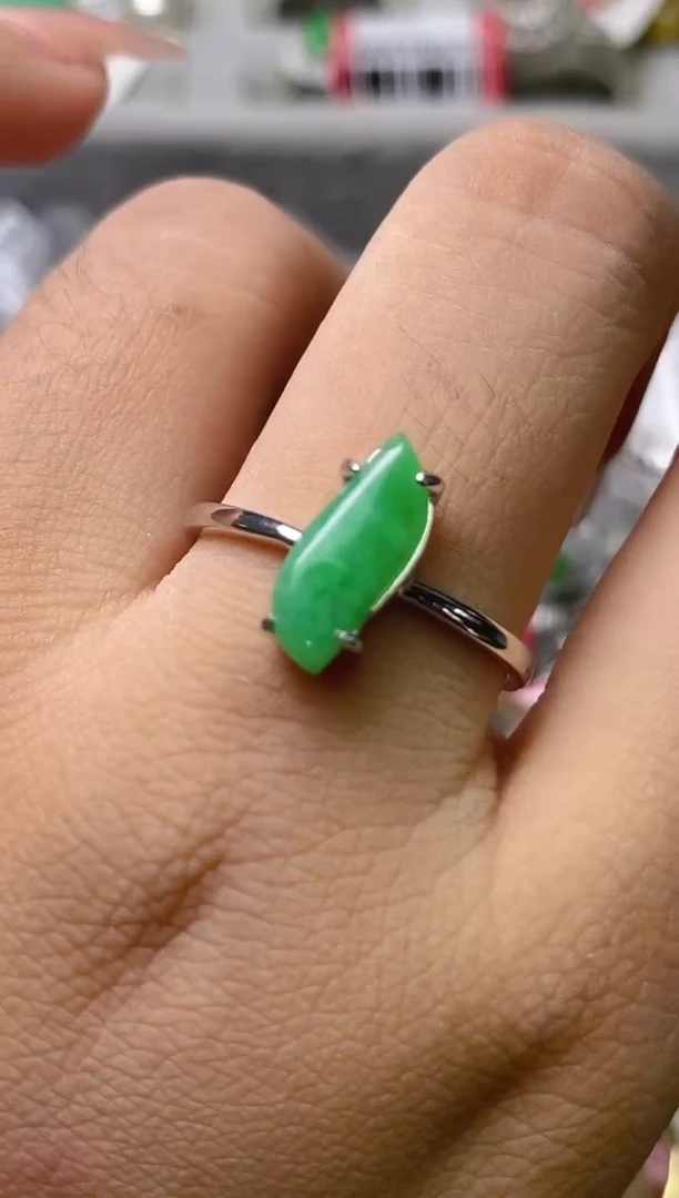 银S925镶嵌戒指翡翠百内无证书