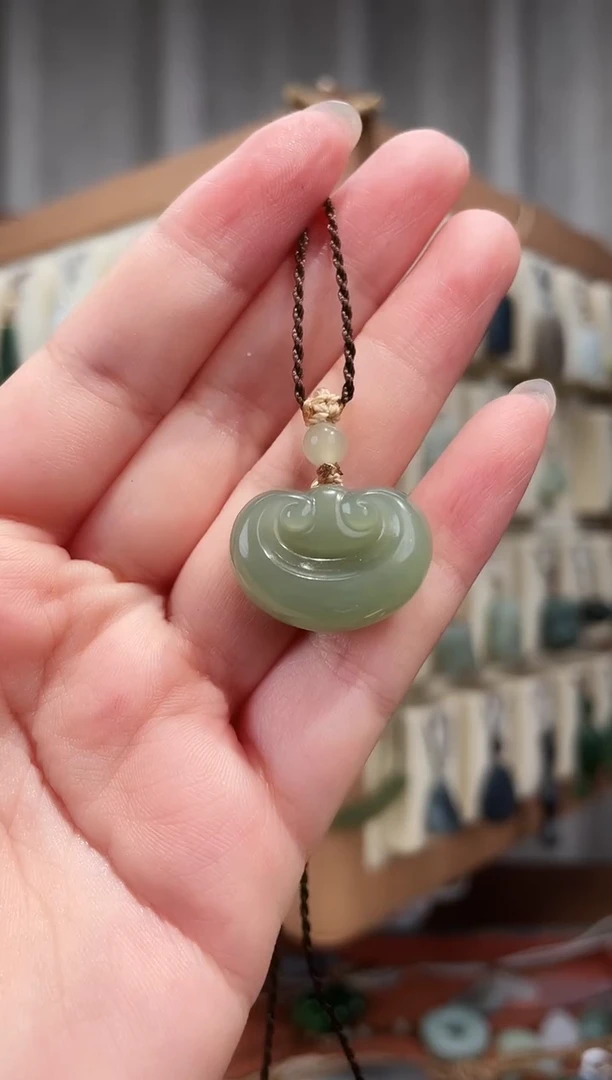 颈饰未镶嵌和田玉青海料元宝锁22.8*16.7*11.3毫米