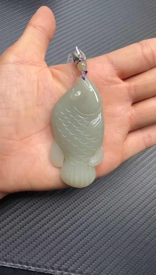 吊坠(不含链)未镶嵌和田玉且末微色差青白吊坠