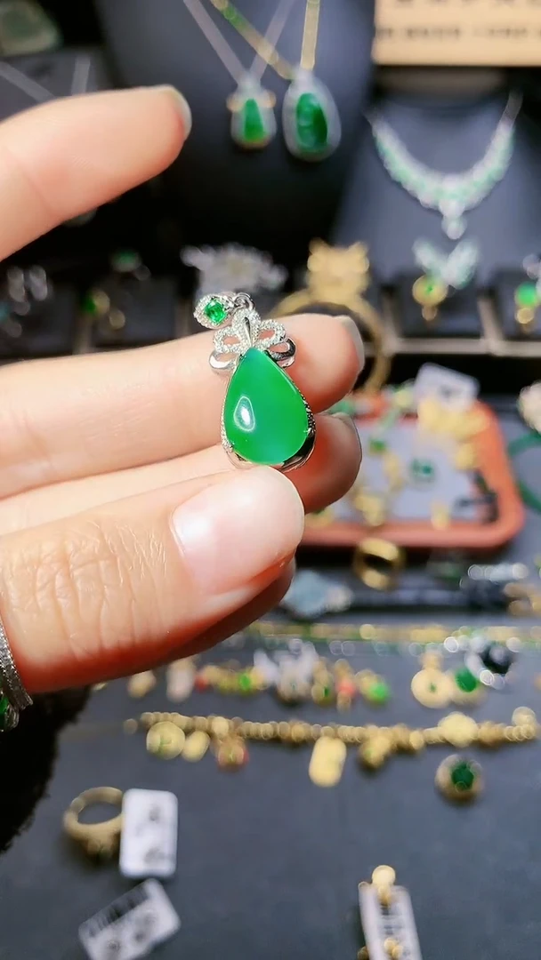 【闪购商品】翡翠颈饰银S925镶嵌吊坠