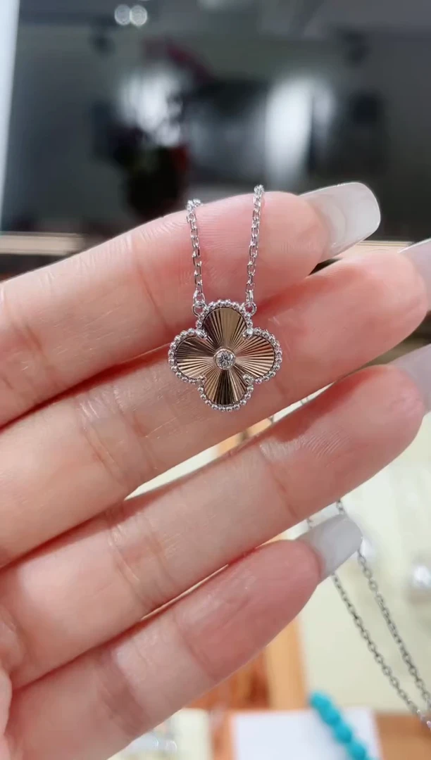 【闪购商品】钻石颈饰18K金镶嵌项链