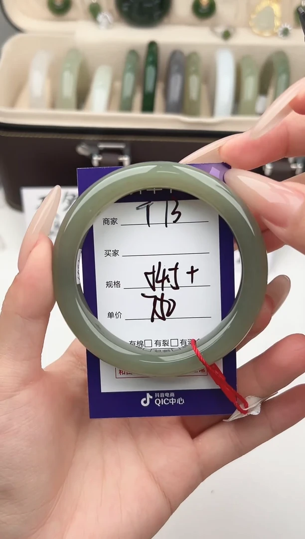 未镶嵌手镯和田玉微色差T13
