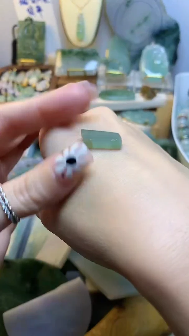 未镶嵌挂件翡翠娜 缅甸A货翡翠，没有运费险