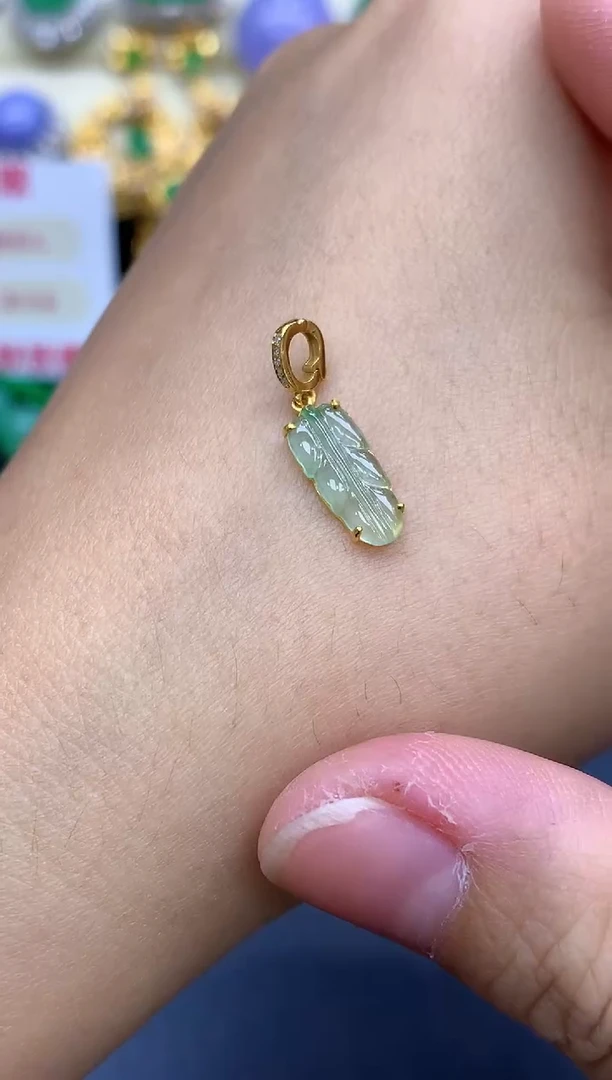 颈饰18K金镶嵌翡翠122-中国好珍宝