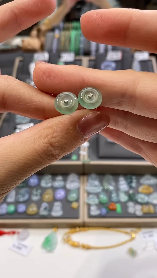 18K金镶嵌翡翠耳饰耳饰