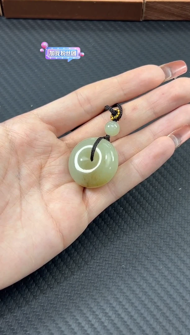 【闪购商品】和田玉吊坠(赠链)未镶嵌且末微色差近矿平安扣