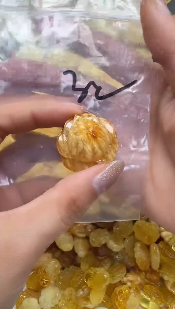 裸石琥珀未镶嵌如图