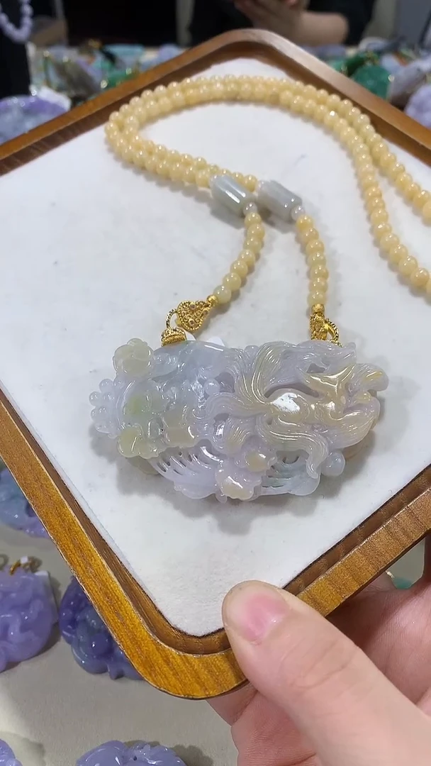 颈饰未镶嵌翡翠吊坠