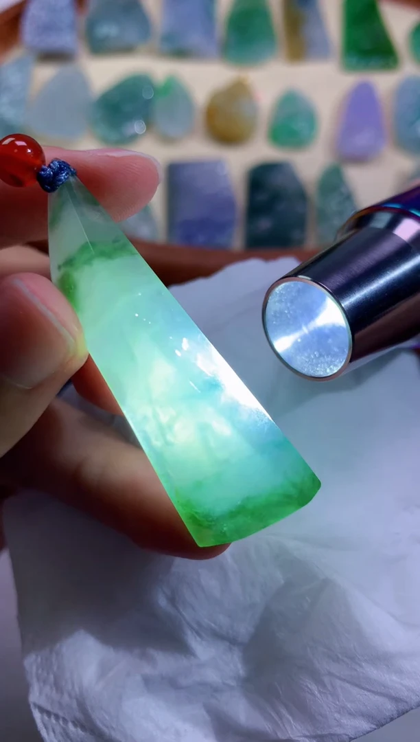 颈饰未镶嵌翡翠