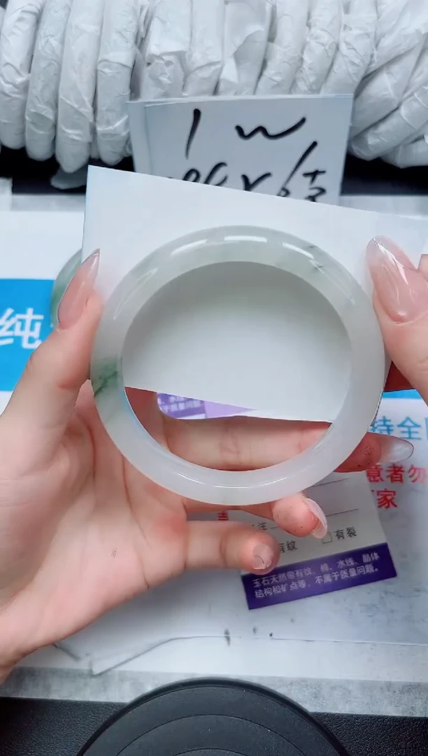 【闪购商品】石英质玉手镯未镶嵌46