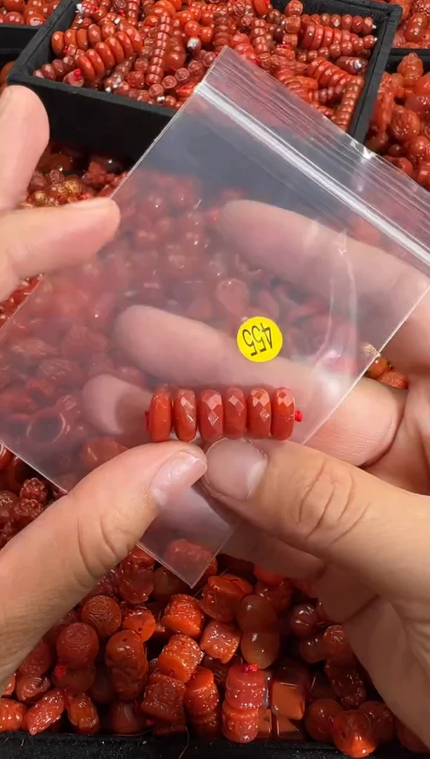 南红玛瑙未镶嵌颈饰1