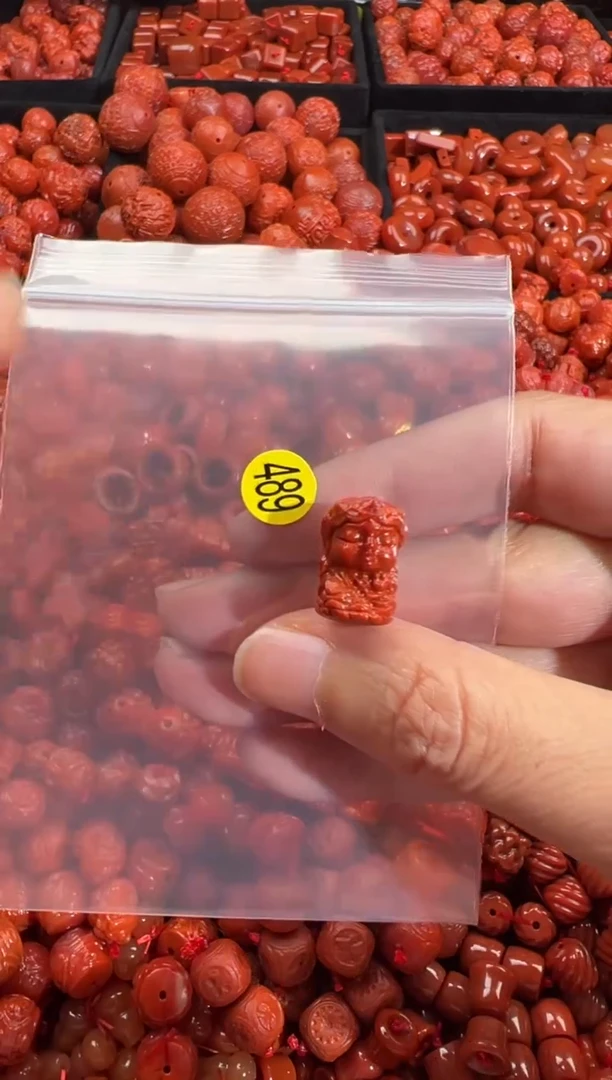 南红玛瑙未镶嵌颈饰1