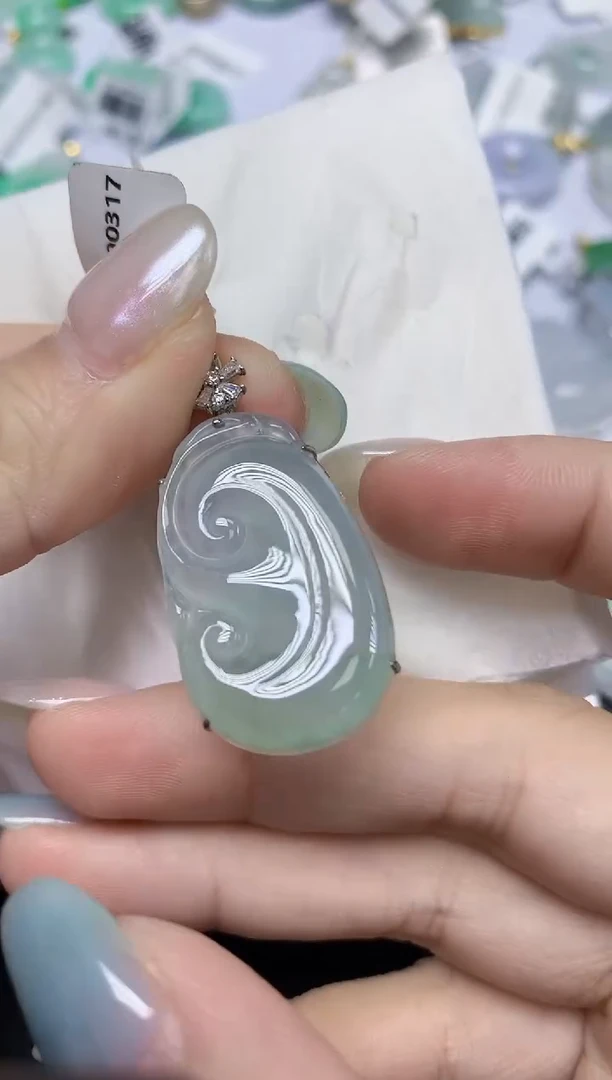 翡翠18K金镶嵌颈饰天然缅甸翡翠A货
