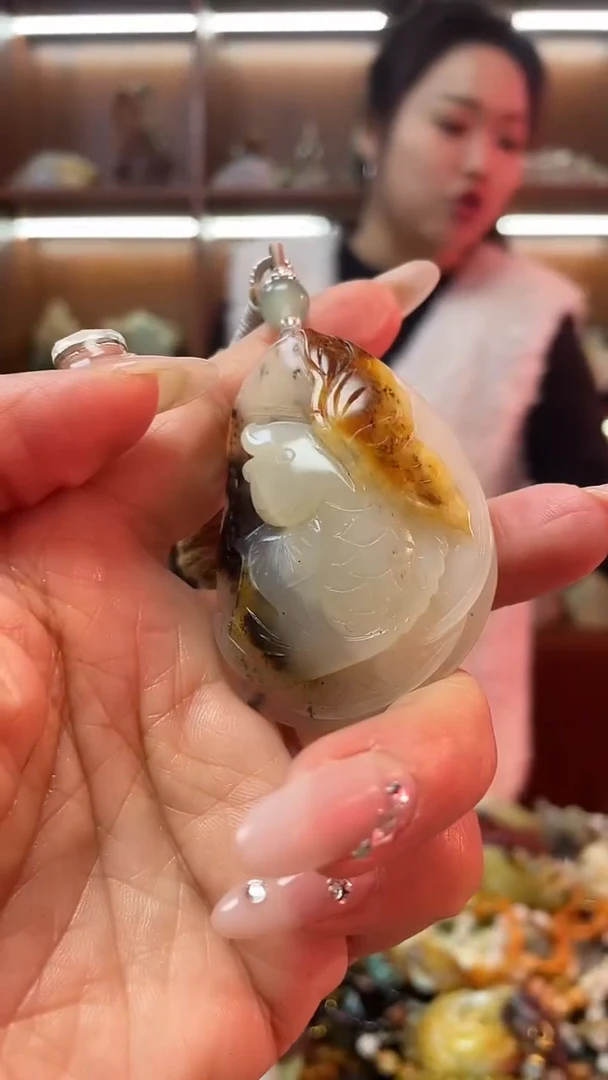 未镶嵌蛇纹石玉吊坠