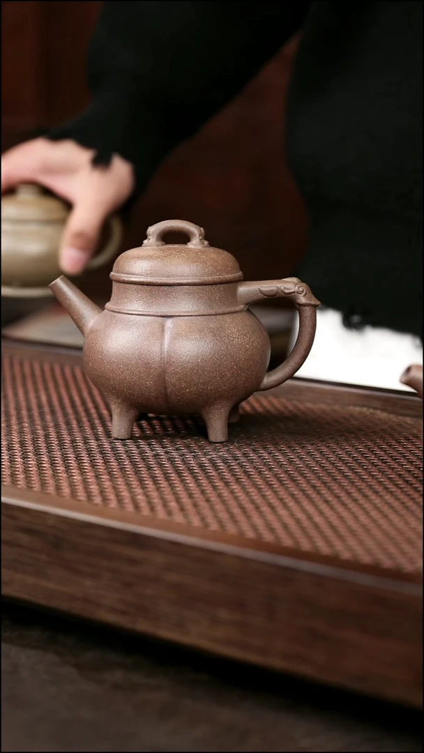 茶壶紫砂岩中泥四足龙鼎+龙归宝瓶{六}