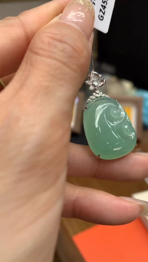 【闪购商品】翡翠颈饰18K金镶嵌如意