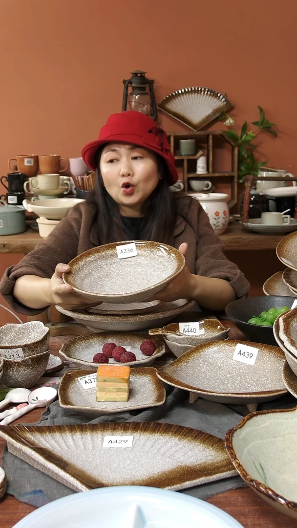 陶瓷A336 一只陶瓷粗陶异形贝壳面碗可能微瑕