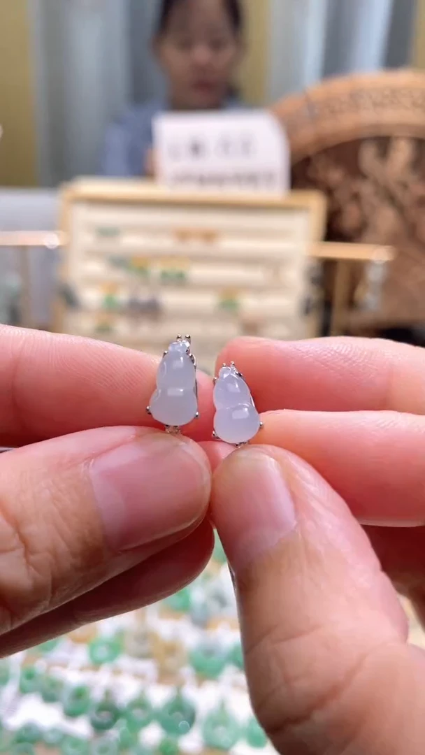 颈饰未镶嵌翡翠葫芦一对