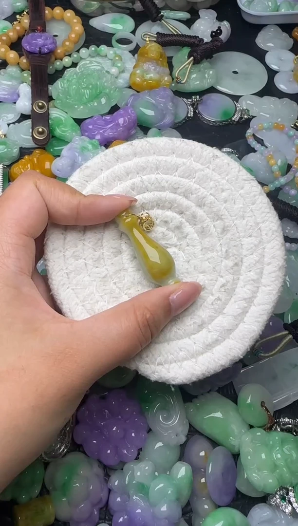 颈饰未镶嵌翡翠缅甸翡翠吊坠