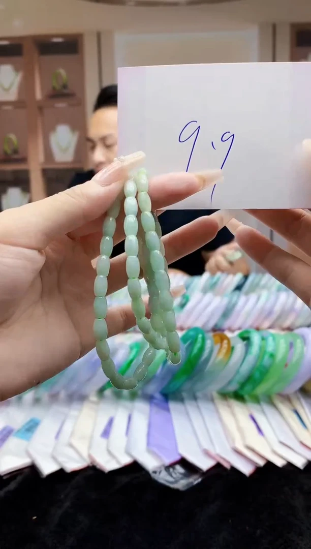 翡翠未镶嵌颈饰0700466514