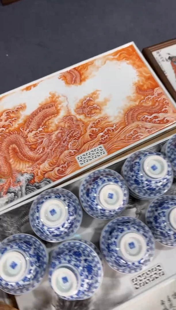 一**舟以笔为心，以瓷为纸。