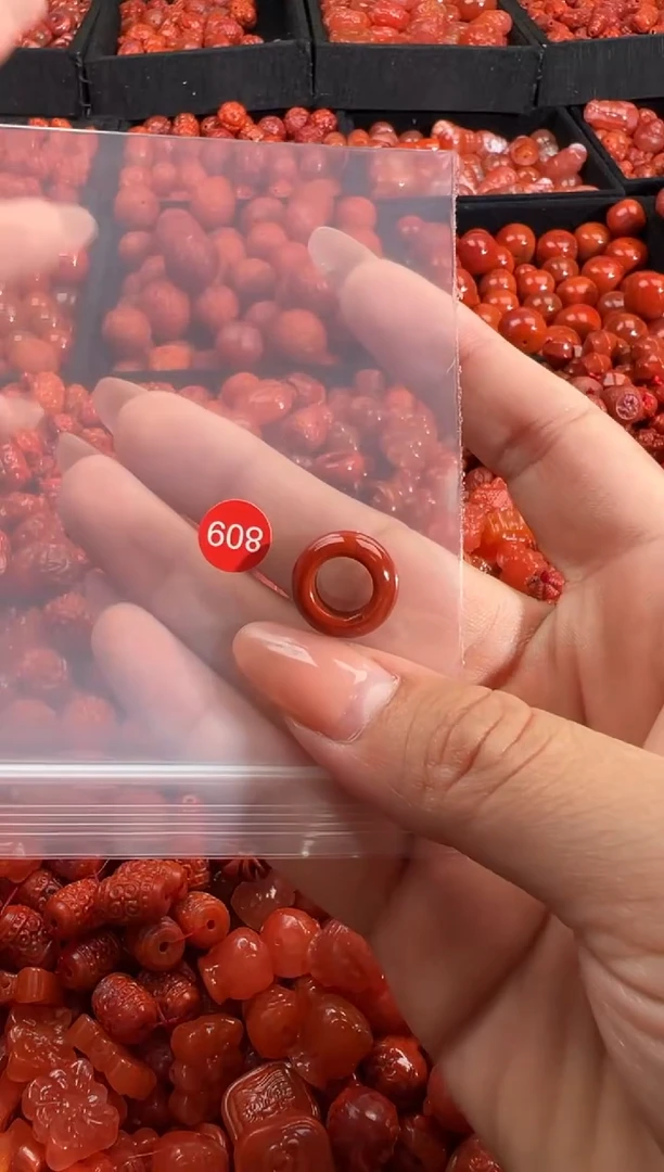 南红玛瑙未镶嵌颈饰1