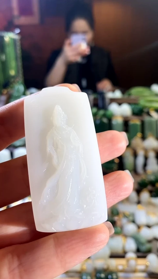 和田玉未镶嵌吊坠(赠链).