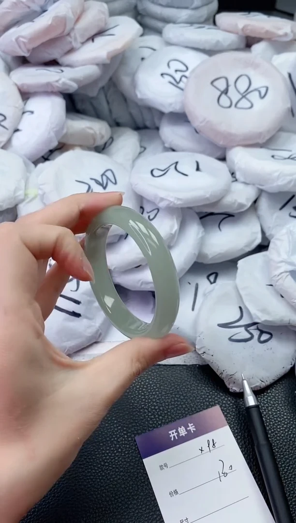 【闪购商品】石英质玉手镯未镶嵌X98