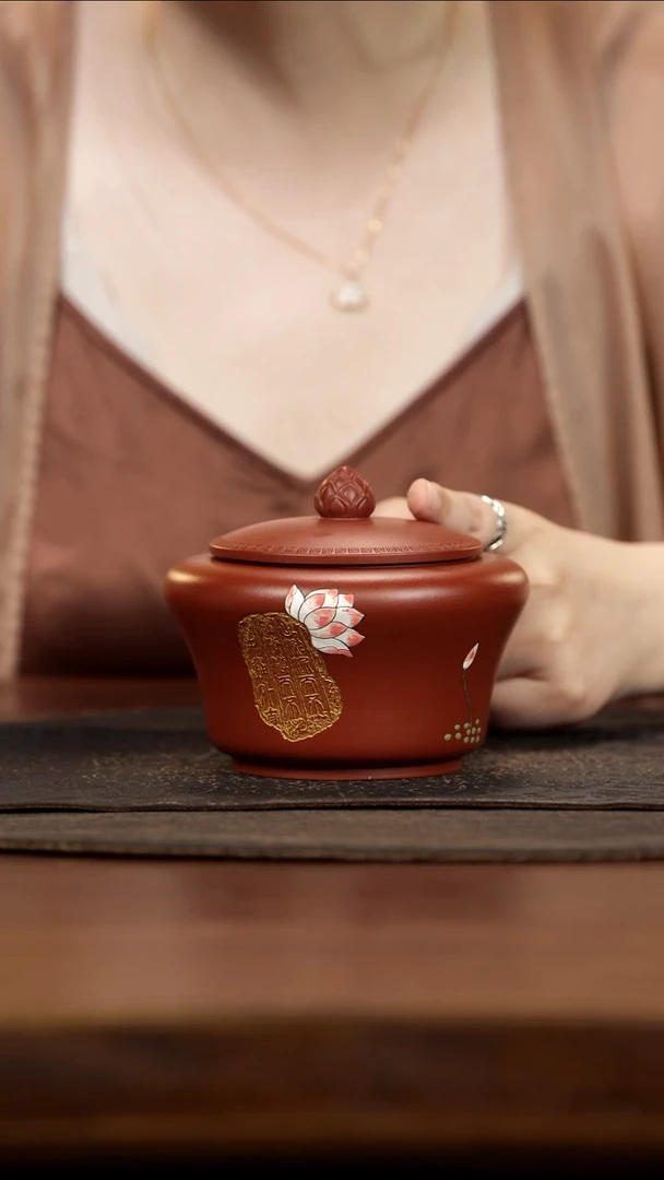 紫砂茶叶罐禅莲钮泥绘荷花描金刻字茶叶罐