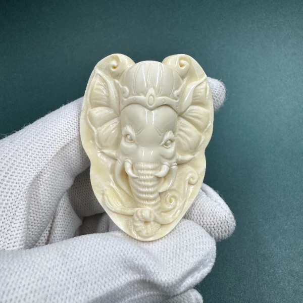 E6540天然猛犸牙雕刻牌 支持鉴定 假一罚四