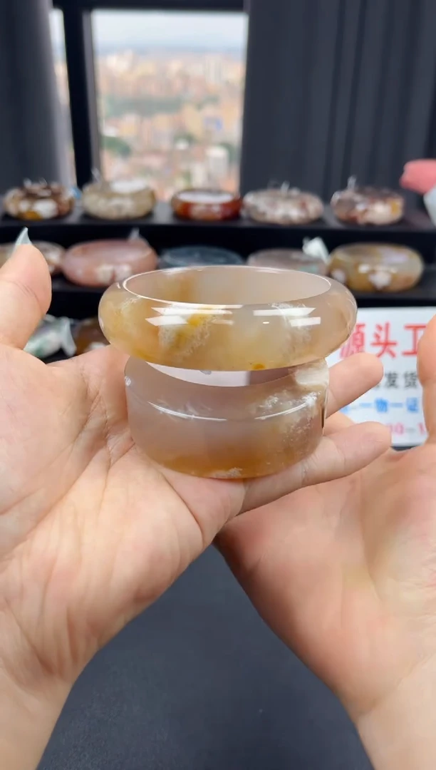 未镶嵌手镯石英质玉（63圈口）赠送镯心 无证书