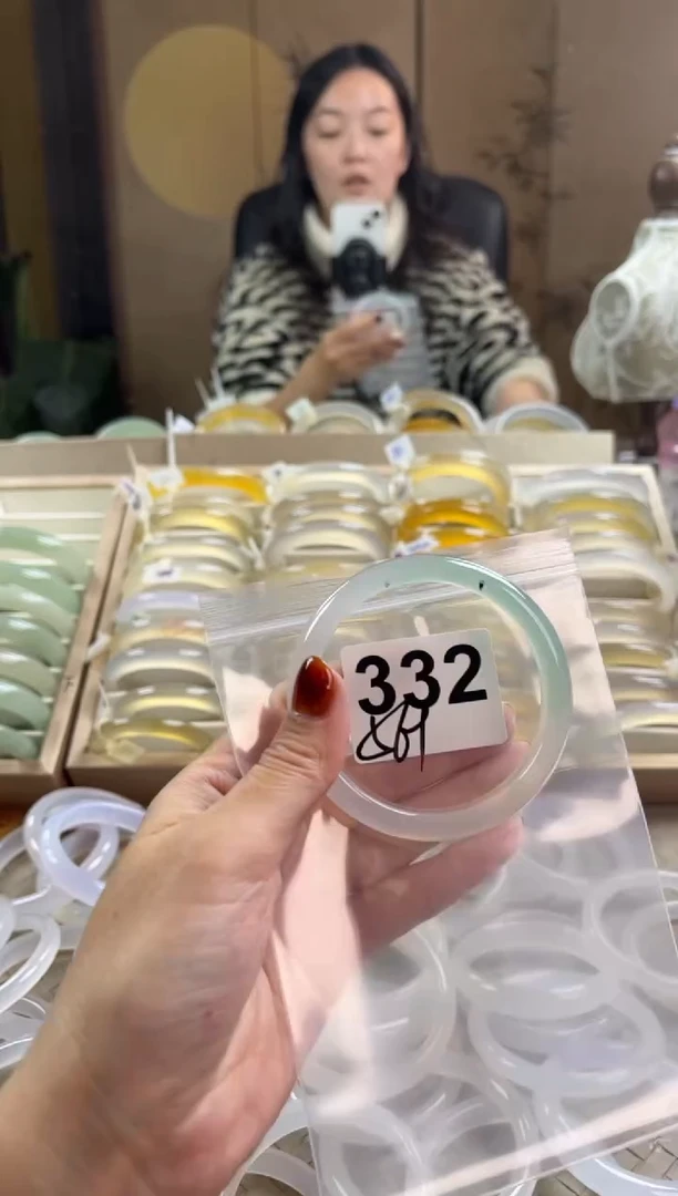 手镯玛瑙/玉髓未镶嵌332