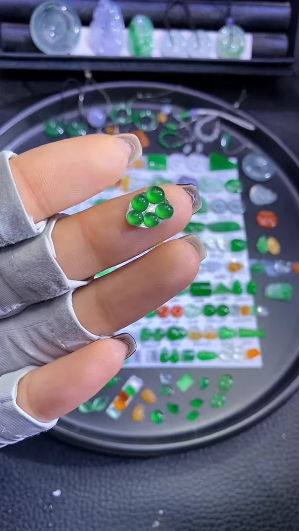 未镶嵌挂件翡翠蛋面