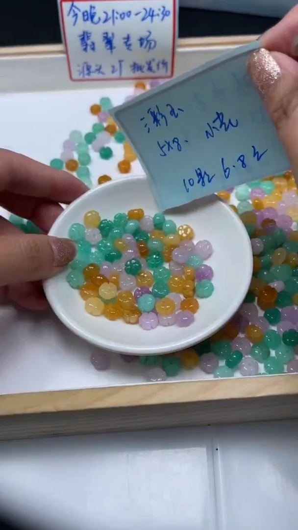 未镶嵌散珠石英质玉M372三 彩 色小花5*8mm10个6.8元