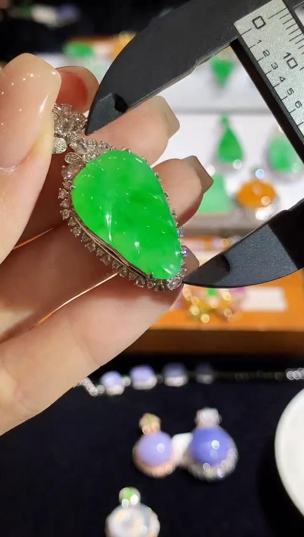 翡翠18K金镶嵌颈饰MH多样性发其一