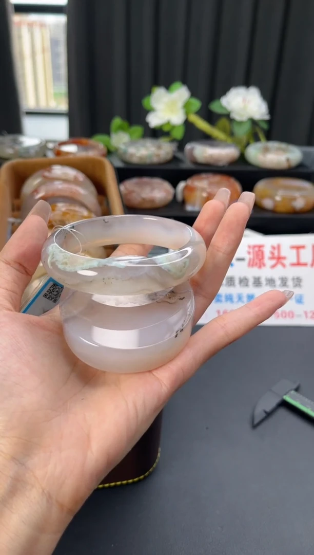 未镶嵌手镯石英质玉赠送镯心（58圈口）
