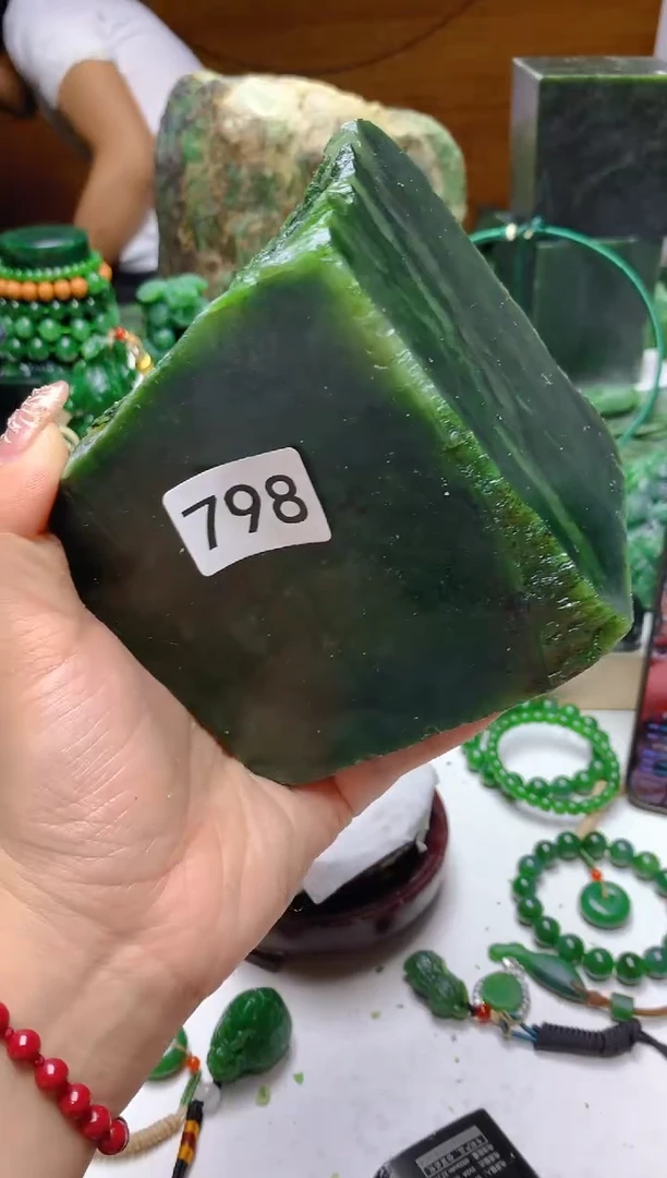未镶嵌和田玉（碧玉）珠宝半成品1
