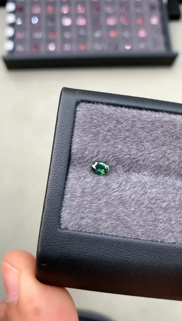【闪购商品】定制蓝宝石裸石未镶嵌0.52ct 兰卡老烧绿蓝宝