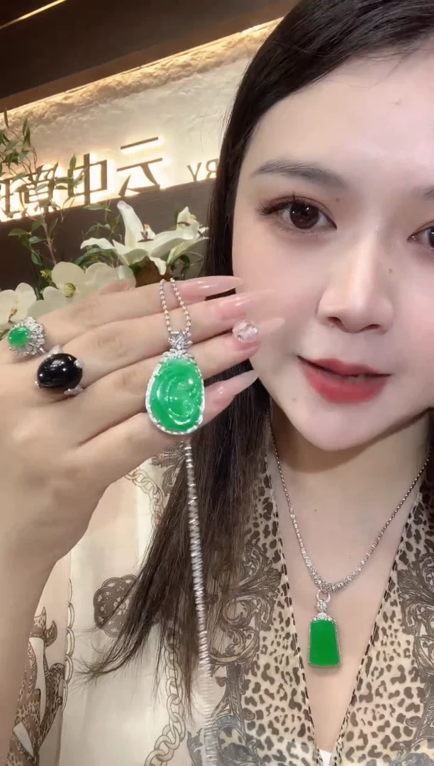 吊坠(不含链)18K金镶嵌翡翠A32