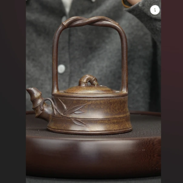 1081 原矿紫砂柴烧绞竹提梁壶