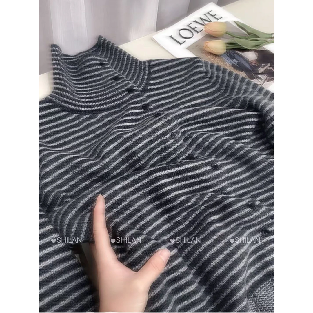 【罗马斜排扣】高领细条纹软糯慵懒风宽松百搭针织开衫套头加厚外套