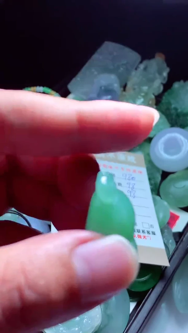 未镶嵌定制翡翠蓝**?翡翠毛货定制