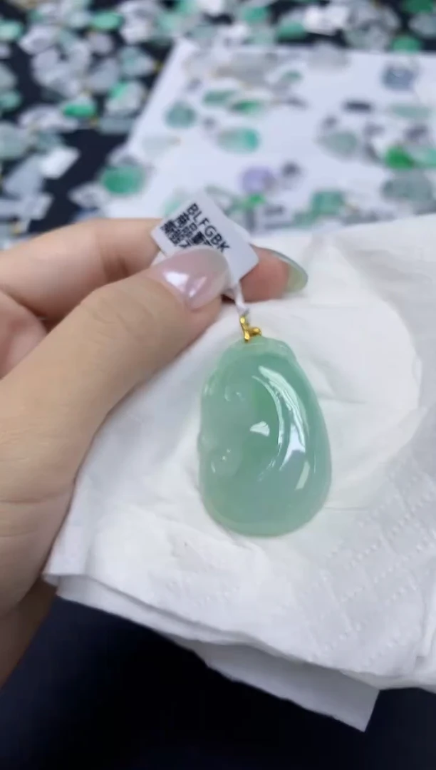 翡翠18K金镶嵌颈饰天然缅甸翡翠A货